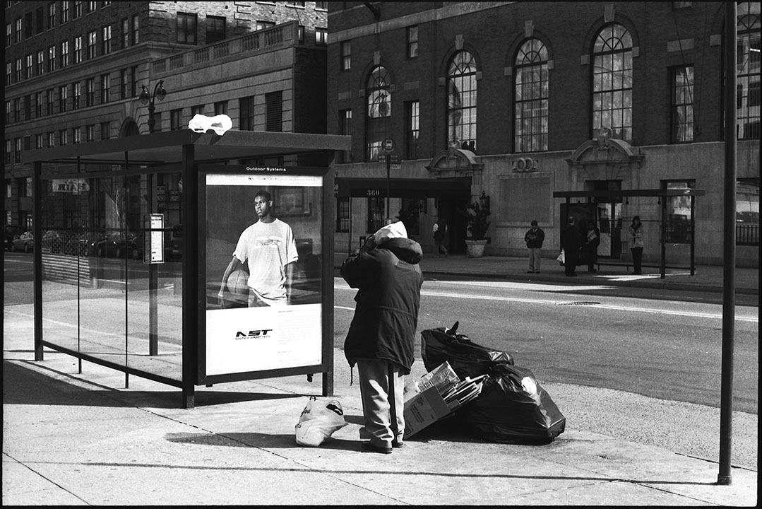 Ny_bus_stop_photographer_20240907